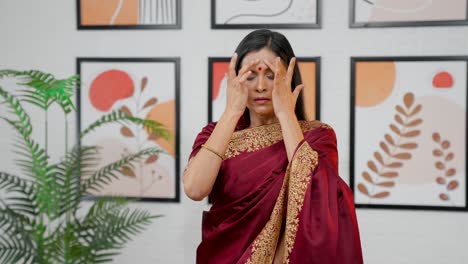 Indian-woman-migraine