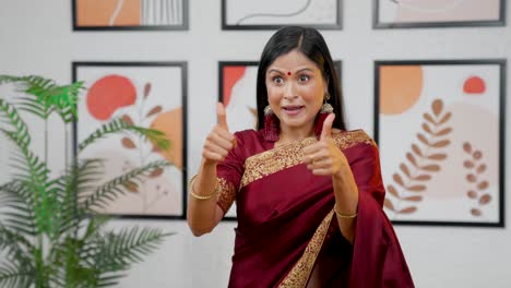 Indische-Frau-„Gefällt-Mir“-Teilen,-Abonnieren