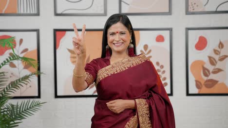 Victory-sign-shown-by-Indian-woman
