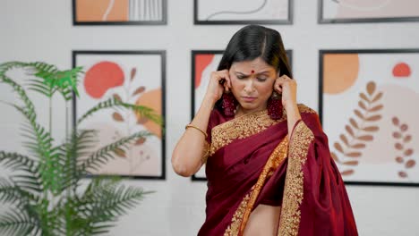 Indian-woman-apologizing