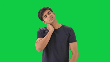 Indischer-Junge-Mit-Nackenschmerzen,-Grüner-Bildschirm