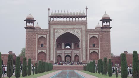 The-western-gate-of-Taj-Mahal