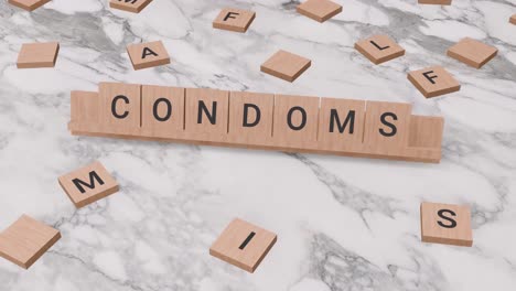 Wort-„Kondome“-Auf-Scrabble