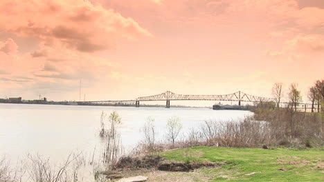 Eine-Große-Brücke-In-Der-Nähe-Von-Baton-Rouge-Louisiana