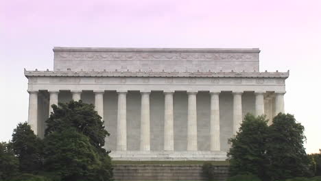 The-Lincoln-Memorial-in-Washington-DC