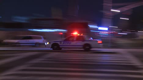 Polizei-Reagiert-Auf-Einen-Notfall-In-Brooklyn-In-Der-Nacht