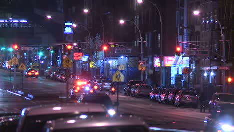 Policía-respond-on-an-emergency-in-Brooklyn-at-night-1