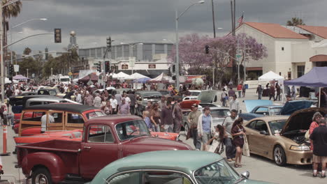 Eine-Oldtimer-Show-In-Einer-Kalifornischen-Stadt