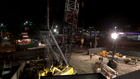 Bauarbeiter-Arbeiten-An-Einer-Autobahnüberführung-Im-Zeitraffer-Nachts-In-Los-Angeles-4