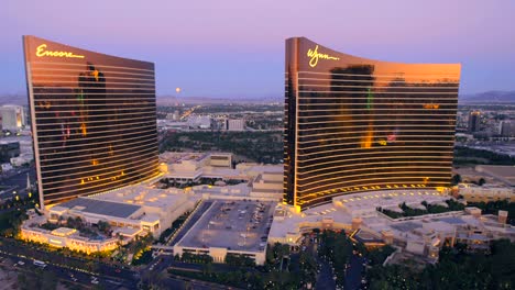 Vista-Aérea-De-Los-Hoteles-Encore-Y-Wynn-En-Las-Vegas,-Nevada.