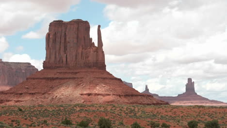 Timelapse-of-clouds-passing-over-Mitten-Buttes-in-Monument-Valley-Utah