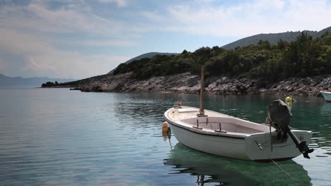 Cala-Del-Barco-Hvar-4k-00