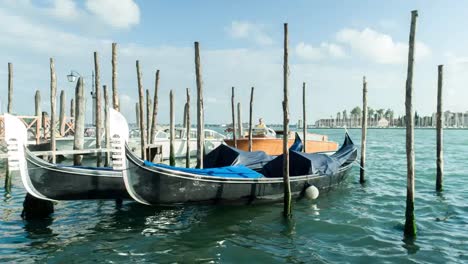 Venice-Gondola-4K-00