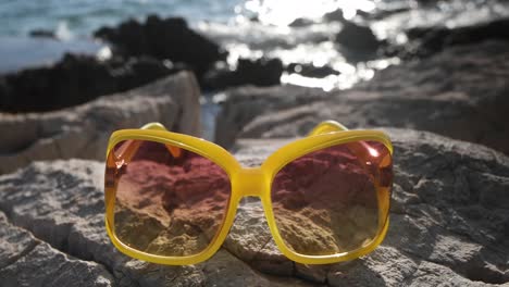 Yellow-Sunglasses-4K-00