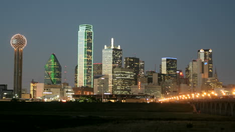City-lights-illuminate-the-Dallas-skyline-at-night