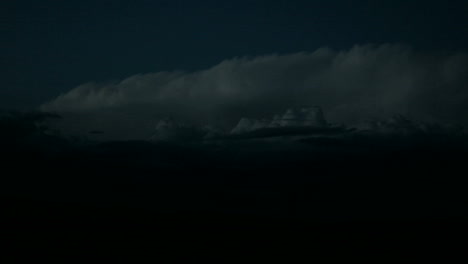 Destellos-De-Iluminación-De-Nubes-De-Tormenta-Sobre-El-Parque-Estatal-Goblin-Valley
