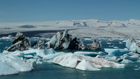 Eisberge-Schmelzen-In-Der-Sonne-In-Einer-Riesigen-Blauen-Gletscherlagune-Im-Inneren-Islands-3-Ice
