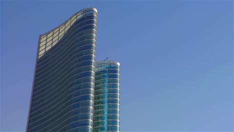 Schnelles-Aufkippen-Zu-Hochhäusern-In-Abu-Dhabi-In-Den-Vereinigten-Arabischen-Emiraten