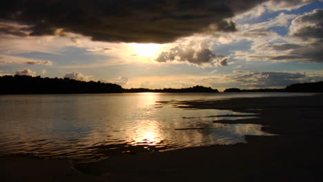 Sonnenuntergang-über-Dem-Schönen-Amazonasbecken-Brasilien