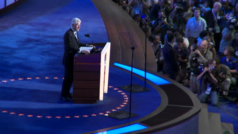 Bill-Clinton-Hält-Eine-Pro-Barack-Obama-Rede-Auf-Dem-Democratic-National-Convention-2008-In-Denver-Colorado-1