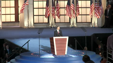 Präsidentschaftskandidat-Barack-Obama-Hält-Seine-Dankesrede-In-Der-Letzten-Nacht-Des-Demokratischen-Nationalkonvents-2008-In-Denver-Colorado-Color