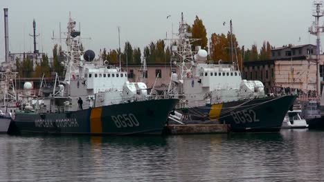Die-Russische-Marine-Und-Kriegsschiffe-Am-Dock-1
