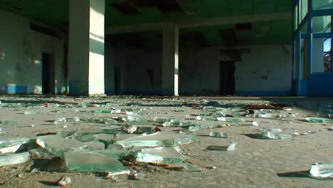 Glasscherben-In-Einem-Verlassenen-Gebäude-In-Der-Nähe-Der-Atomkatastrophe-Von-Tschernobyl?
