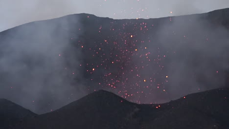 The-Cabo-Verde-volcano-erupts-on-Cape-Verde-Island-off-the-coast-of-Africa-2