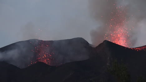 Der-Vulkan-Cabo-Verde-Bricht-Auf-Der-Kapverdischen-Insel-Vor-Der-Küste-Afrikas-Aus-3