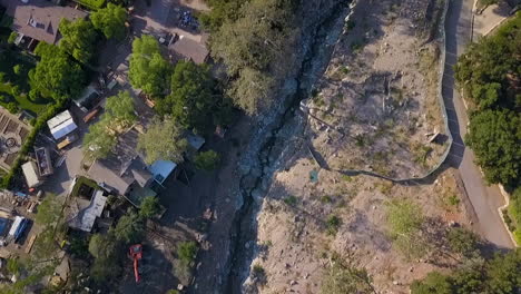 Antena-Sobre-El-área-De-Deslizamientos-De-Lodo-De-Flujo-De-Escombros-Durante-El-Desastre-De-Inundaciones-De-Montecito-California-2