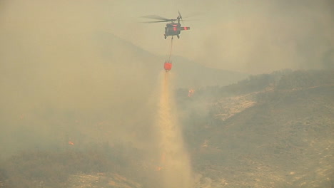 Firefighting-Helicopters-Make-Water-Drops-On-The-Thomas-Fire-In-Santa-Barbara-California-4