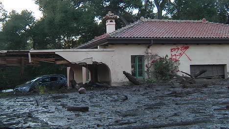 Fire-Crews-Inspect-Damage-From-The-Mudslides-In-Montecito-California-Following-The-Thomas-Fire-Disaster-6