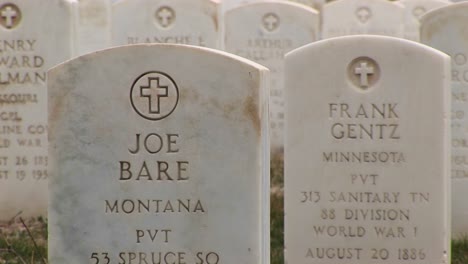 Las-Lápidas-De-Los-Soldados-Que-Murieron-En-La-I-Guerra-Mundial-Se-Muestran-En-El-Primer-Plano-De-Este-Clip-Del-Cementerio-Nacional-De-Arlington.