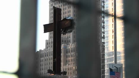 Das-Freiformkreuz-Steht-Immer-Noch-Am-Ground-Zero-In-New-York-City