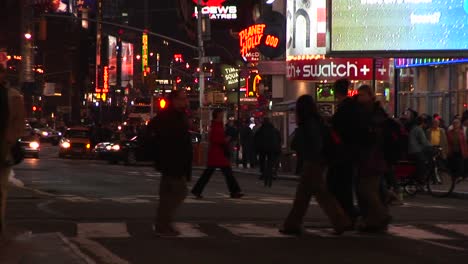 Una-Colorida-Escena-Nocturna-En-El-Centro-De-Nueva-York