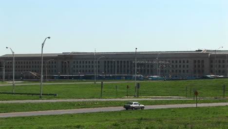 Zoom-über-Die-Pentagon-Autobahn-Zum-Pentagon-Gebäude