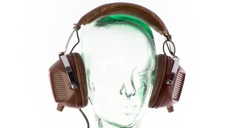 Glass-Changing-Headphones-4K-05