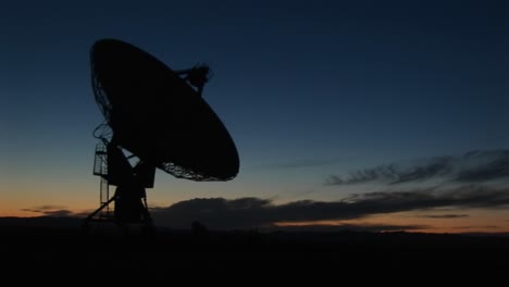 Mittlere-Aufnahme-Des-Nationalen-Radioastronomie-Observatoriums-In-New-Mexico