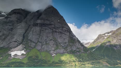 Norwegen-Grauer-Gipfel-4k-00