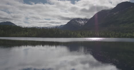 Norway-Lake-Reflect-Vid-4K-09