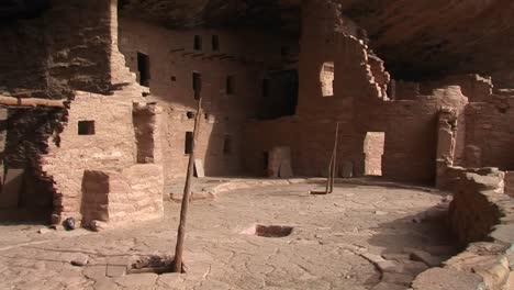 Mediumshot-Of-The-Ruins-Of-Native-American-Cliff-Dwellings-In-Mesa-Verde-National-Park
