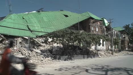 Eingestürzte-Gebäude-Nach-Dem-Erdbeben-In-Haiti-1