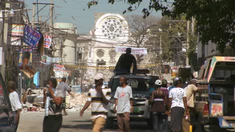 Beschädigte-Straßen-Von-Haiti-Nach-Tragischem-Erdbeben