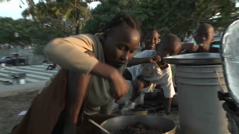 Flüchtlinge-Auf-Den-Straßen-Nach-Dem-Erdbeben-In-Haiti-1