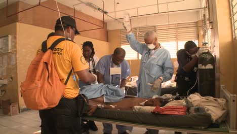 Doctors-work-in-a-trauma-center-following-the-Haiti-earthquake-1