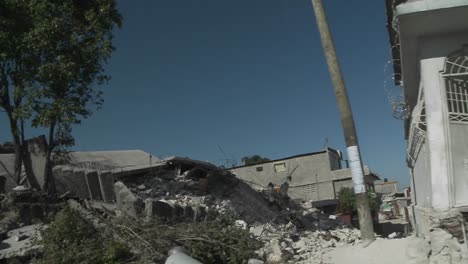 Zerstörung-Nach-Dem-Massiven-Erdbeben-In-Haiti-1