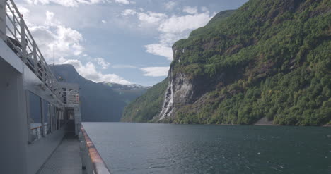 Fjord-Ferry-Siderail-4K-00