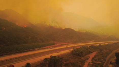 Remarkable-aerial-over-the-huge-Thomas-Fire-burning-in-the-hills-of-Ventura-County-near-the-101-freeway-1
