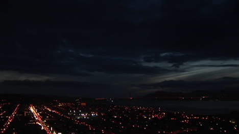 Panningshot-Vom-Nachthimmel-In-Die-Gegend-Von-San-Francisco