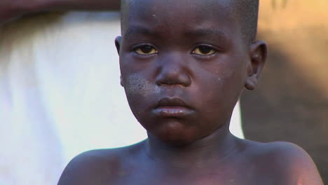 Nahaufnahme-Eines-Schönen-Jungen-Afrikanischen-Kindes-In-Afrika-3
